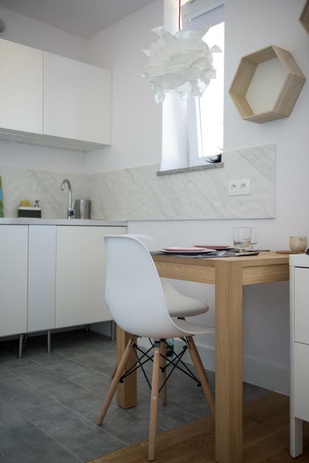 Willow Pillow Nowowiejska Apartment Warsaw